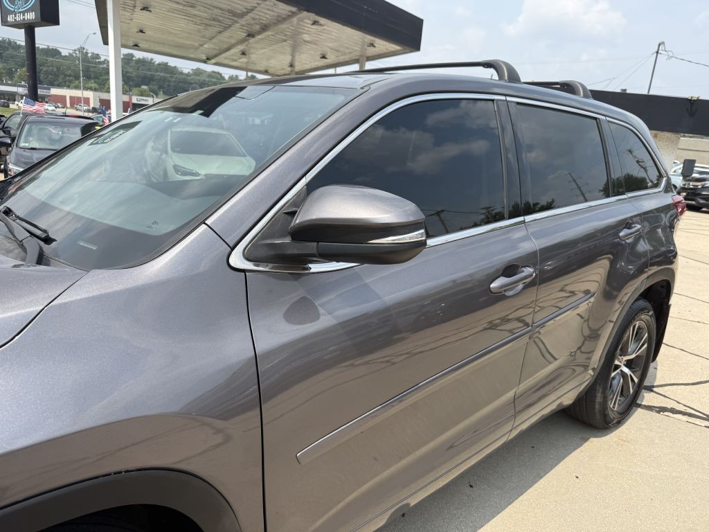 2017 Toyota Highlander Image 21
