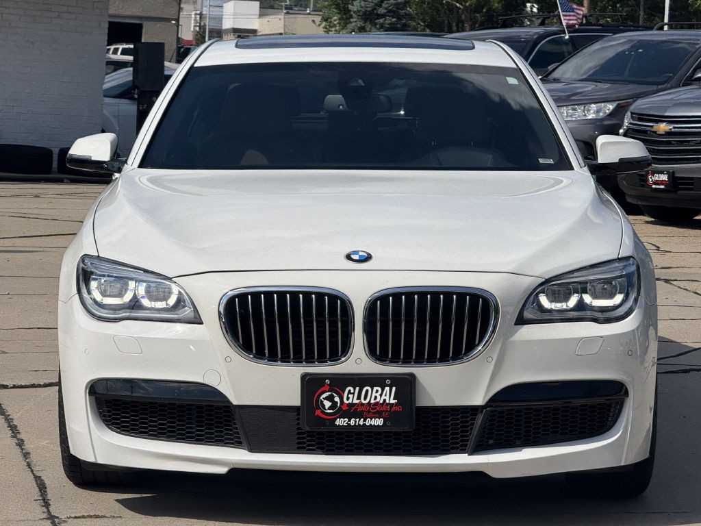 2015 BMW 7 Series Image 2