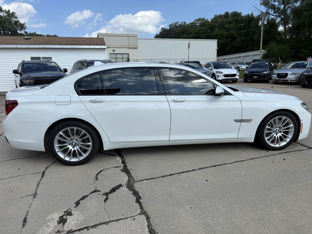 2015 BMW 7 Series Image 8