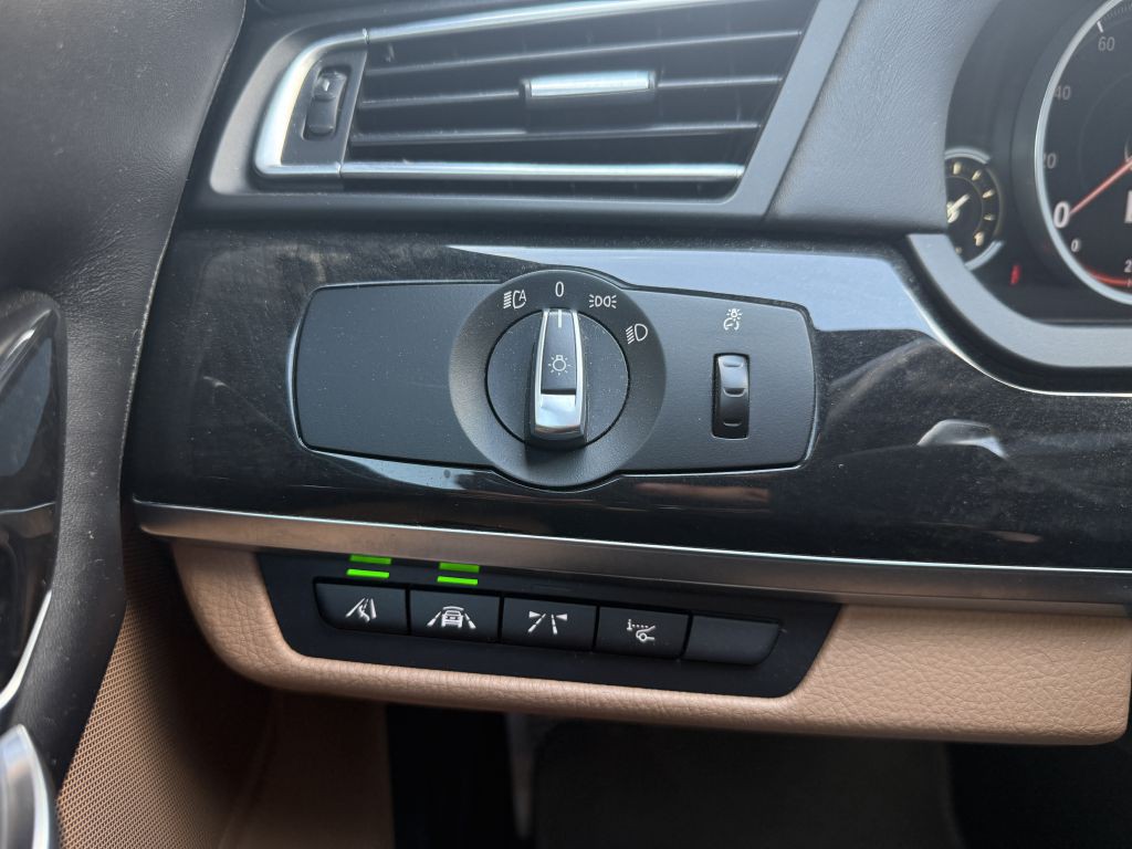 2015 BMW 7 Series Image 13