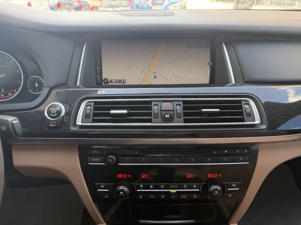 2015 BMW 7 Series Image 16