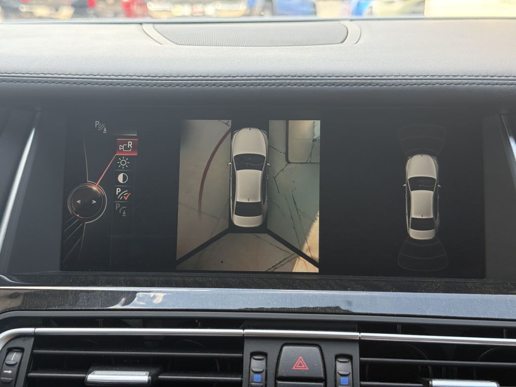 2015 BMW 7 Series Image 18