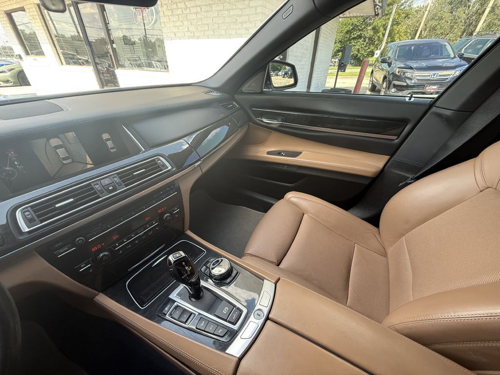 2015 BMW 7 Series Image 20
