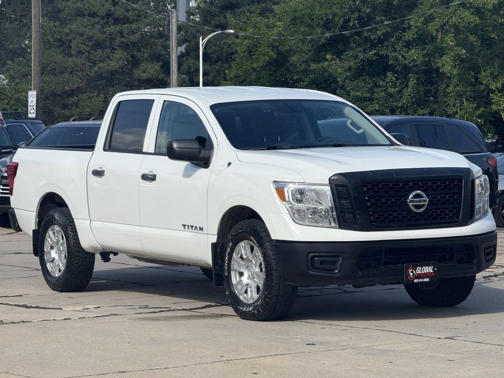 2017 Nissan Titan Image 1