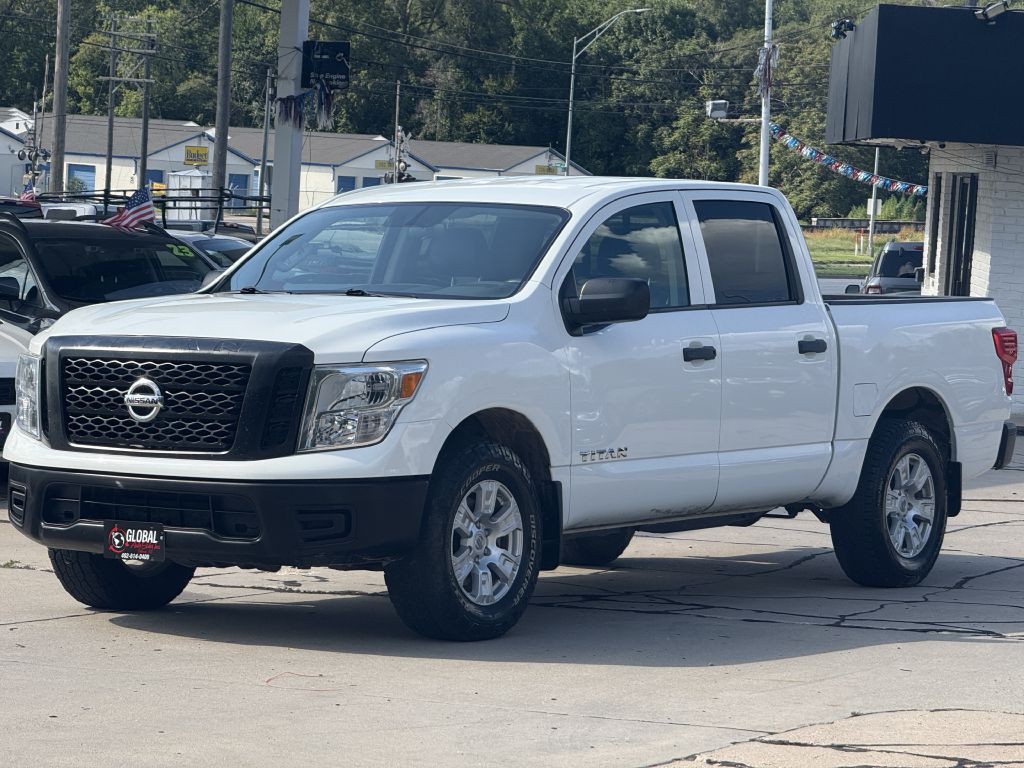 2017 Nissan Titan Image 3
