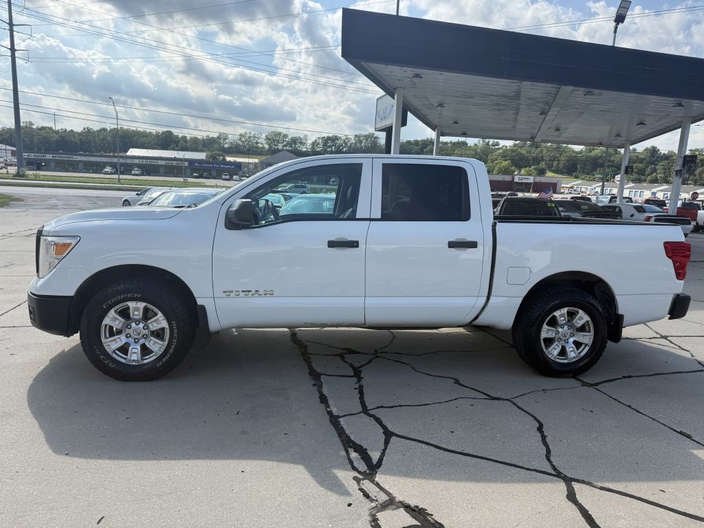2017 Nissan Titan Image 4