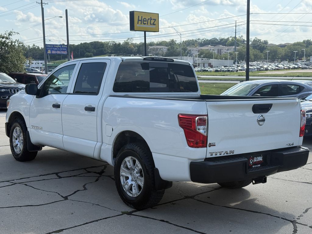 2017 Nissan Titan Image 5