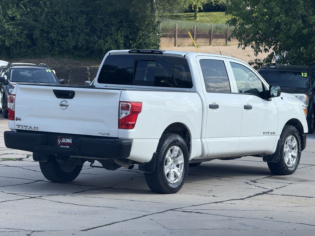 2017 Nissan Titan Image 7