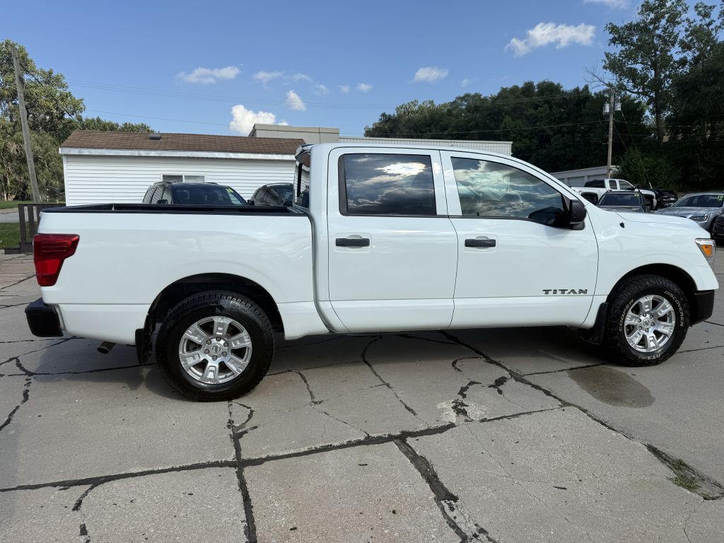 2017 Nissan Titan Image 8