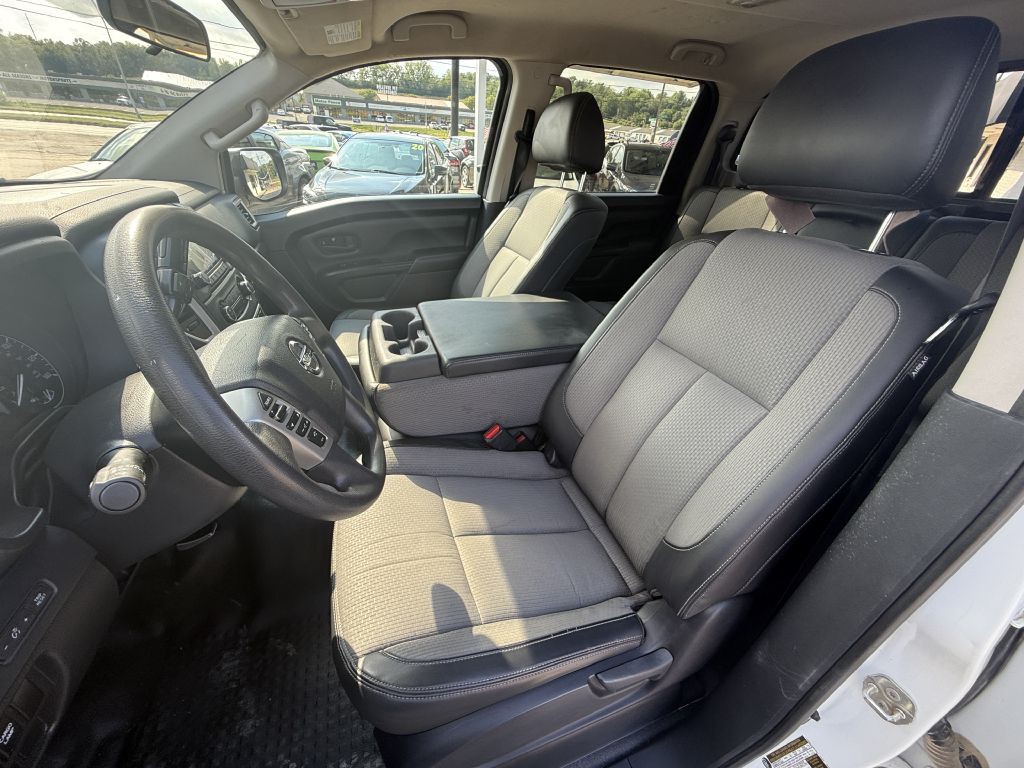 2017 Nissan Titan Image 11