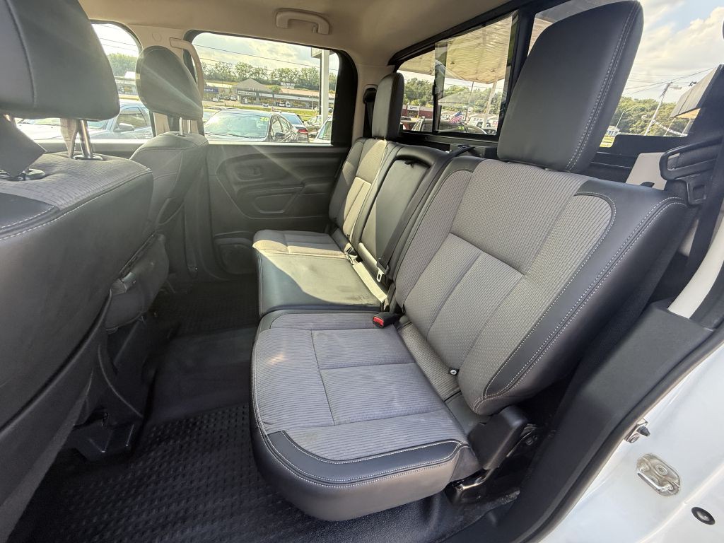2017 Nissan Titan Image 12