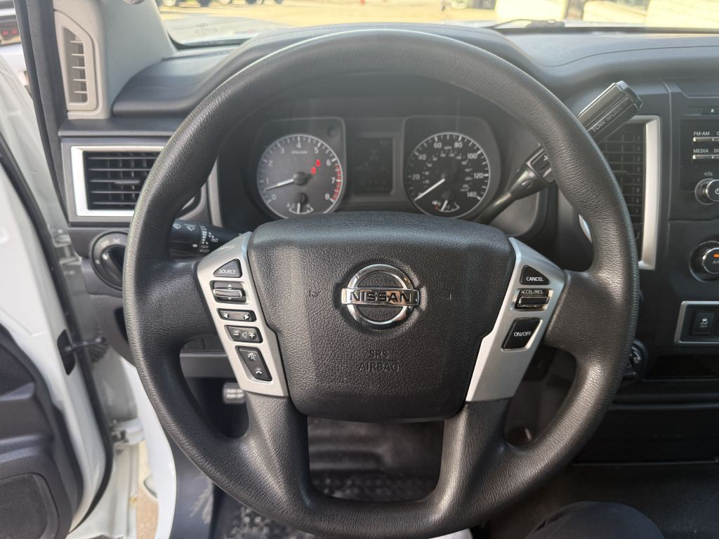 2017 Nissan Titan Image 13