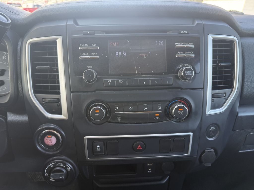 2017 Nissan Titan Image 15