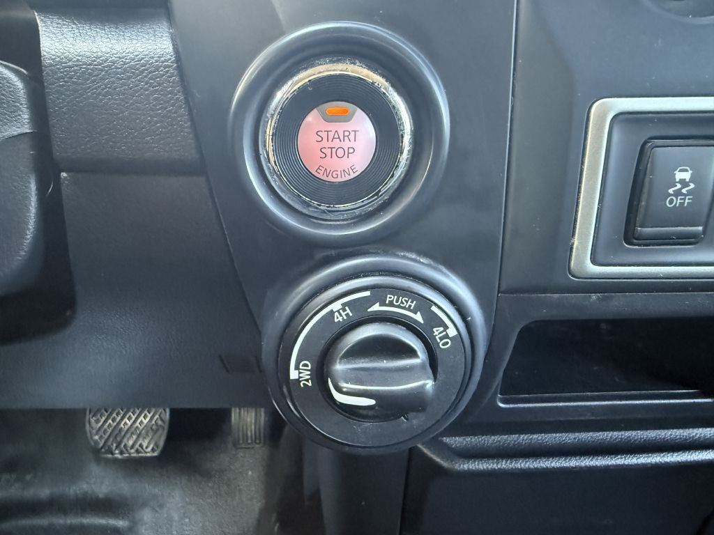 2017 Nissan Titan Image 16