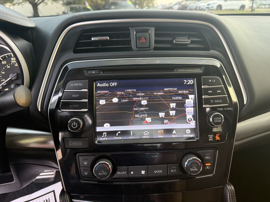 2016 Nissan Maxima Image 15