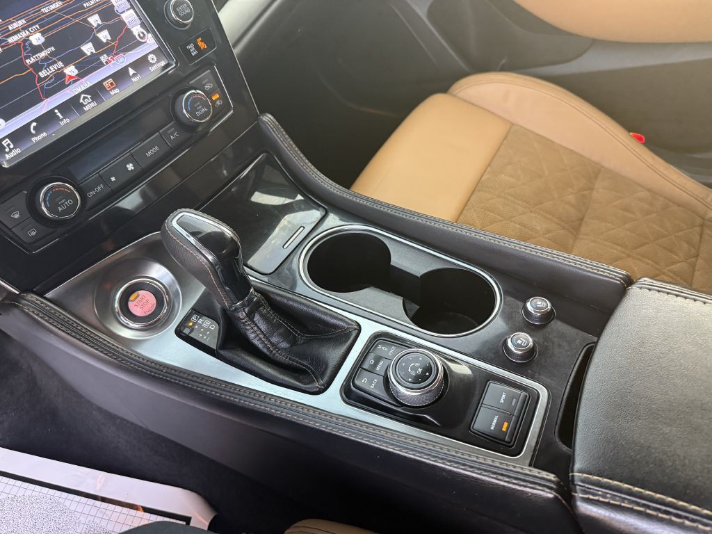 2016 Nissan Maxima Image 18