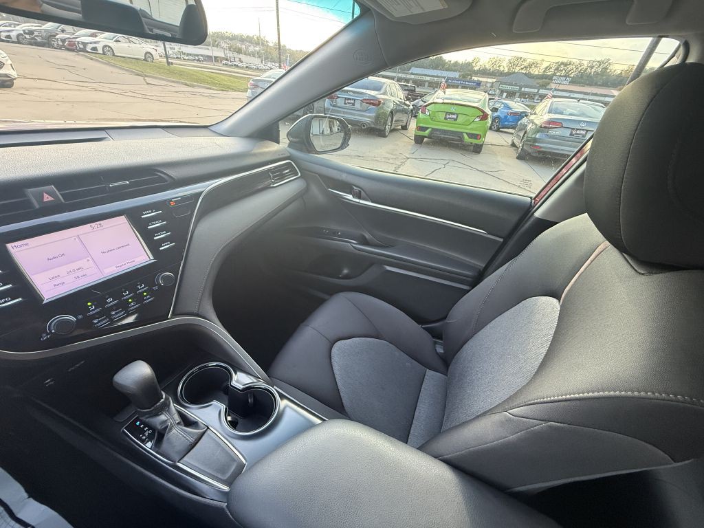 2018 Toyota Camry Image 18