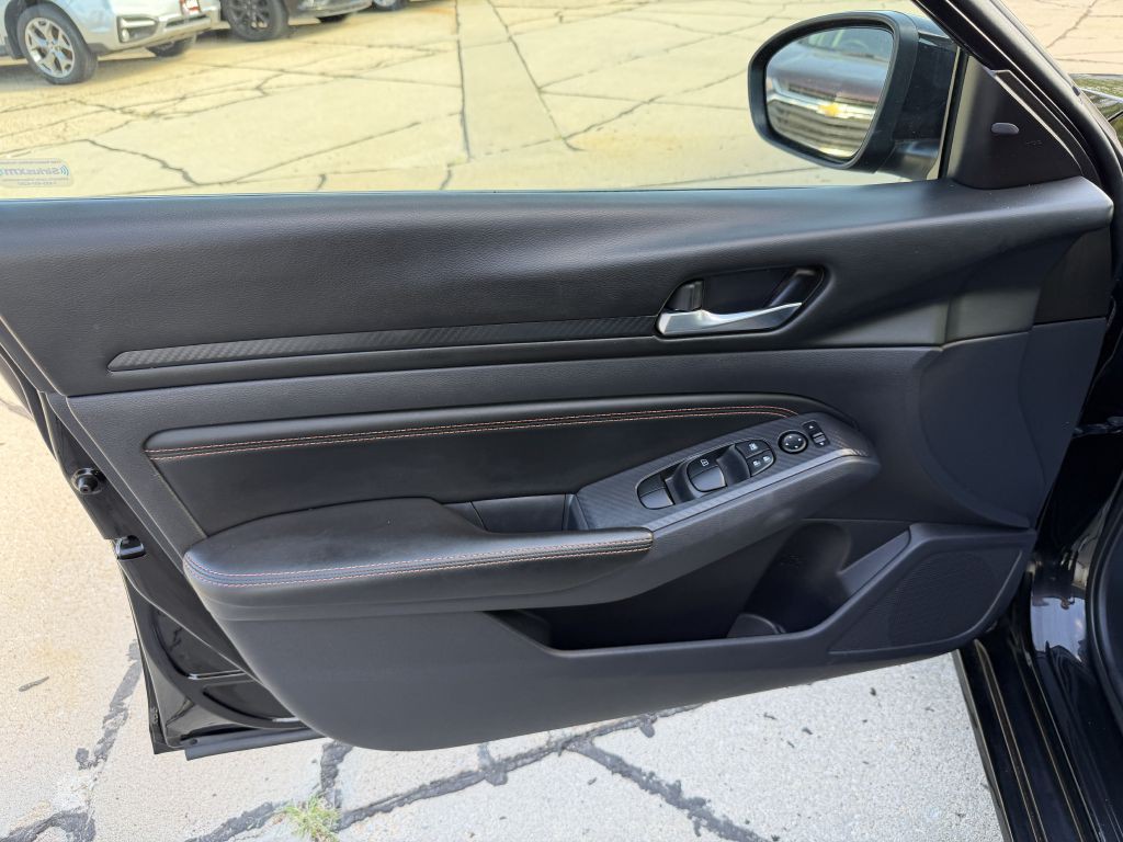 2019 Nissan Altima Image 10