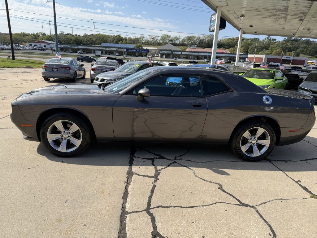 2016 Dodge Challenger Image 4