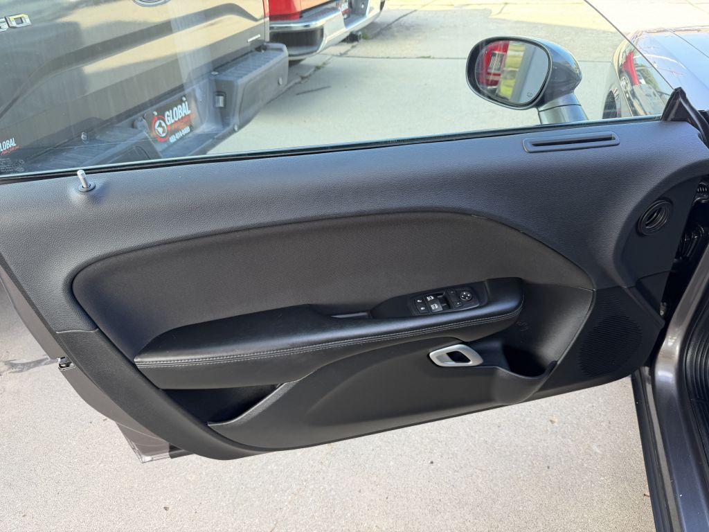 2016 Dodge Challenger Image 10