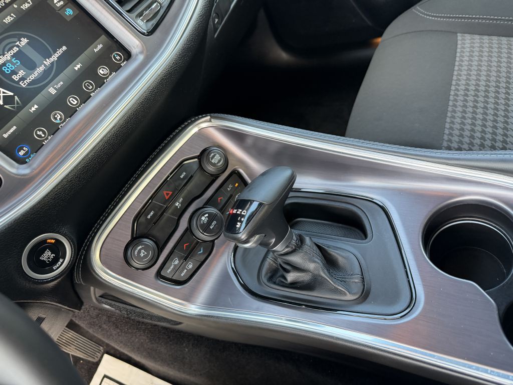 2016 Dodge Challenger Image 19