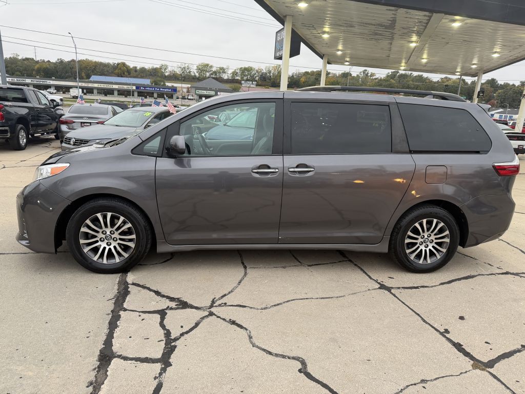 2018 Toyota Sienna Image 4