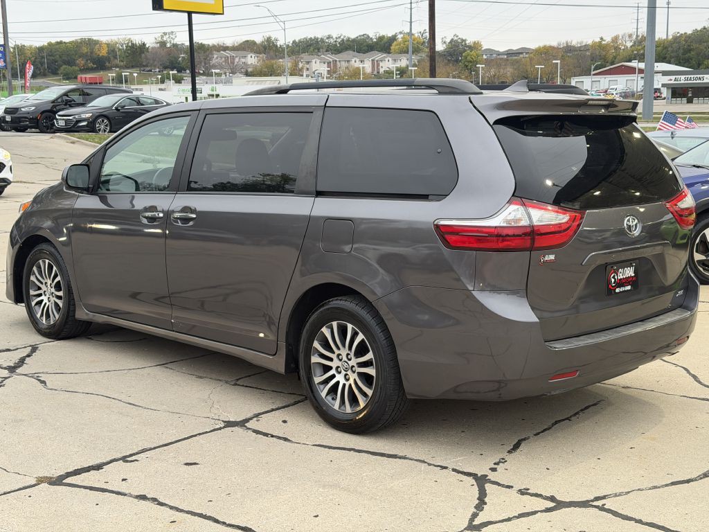 2018 Toyota Sienna Image 5