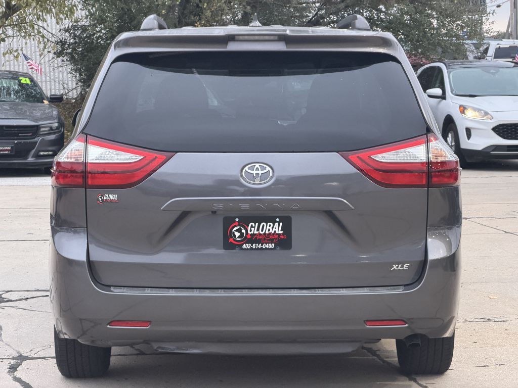 2018 Toyota Sienna Image 6