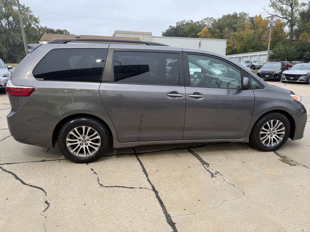2018 Toyota Sienna Image 8