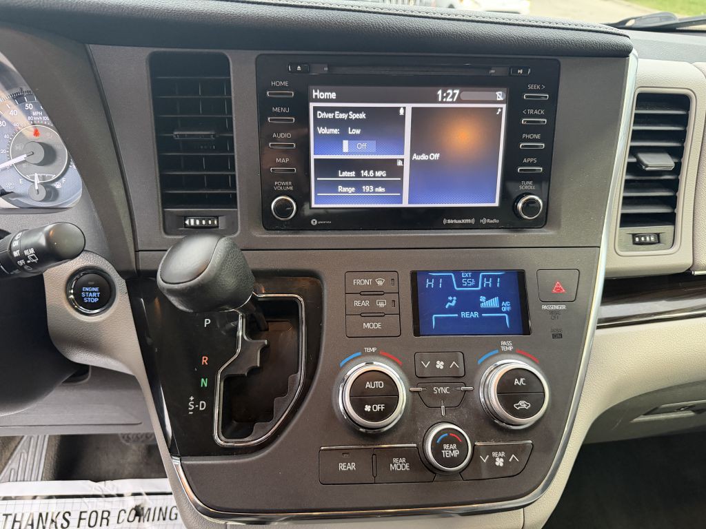 2018 Toyota Sienna Image 16