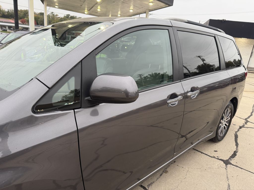 2018 Toyota Sienna Image 22