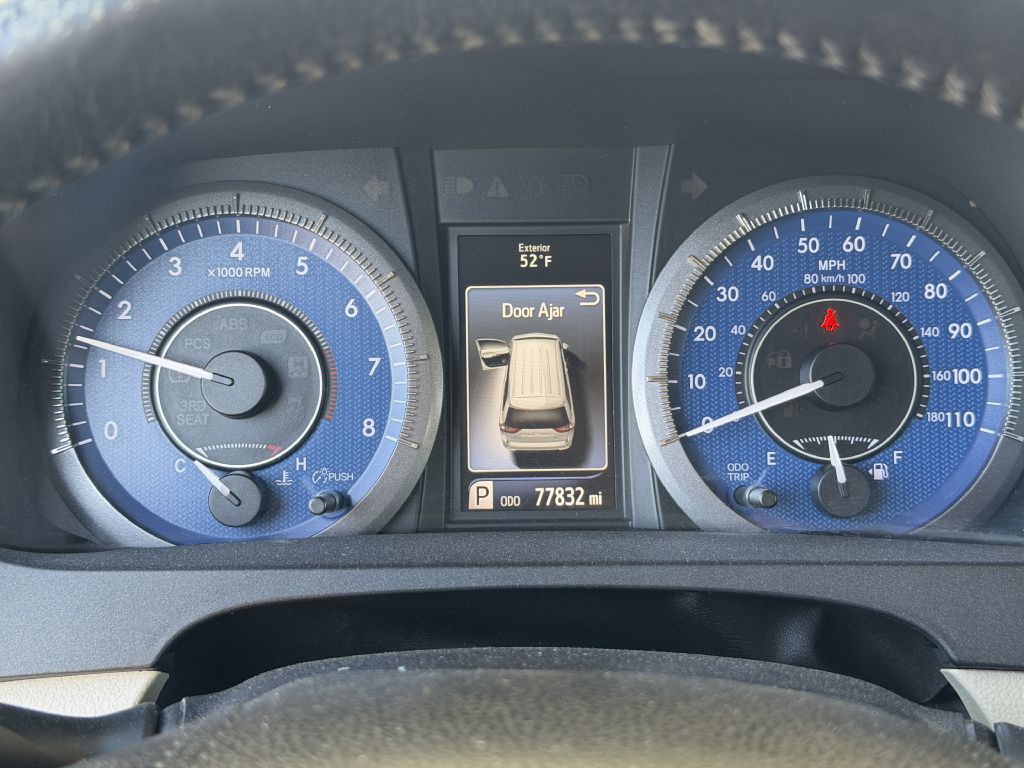 2015 Toyota Sienna Image 16