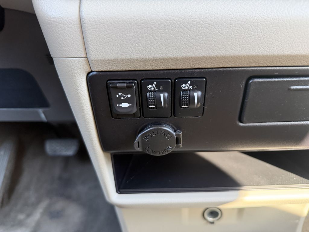 2015 Toyota Sienna Image 19