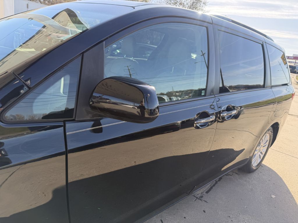 2015 Toyota Sienna Image 23