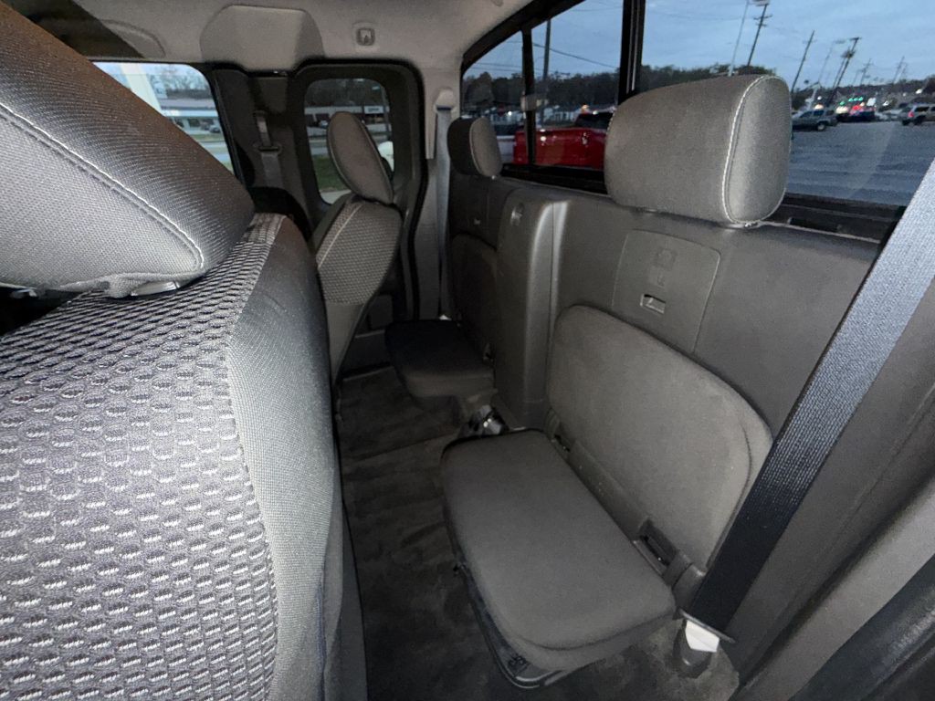 2016 Nissan Frontier Image 11