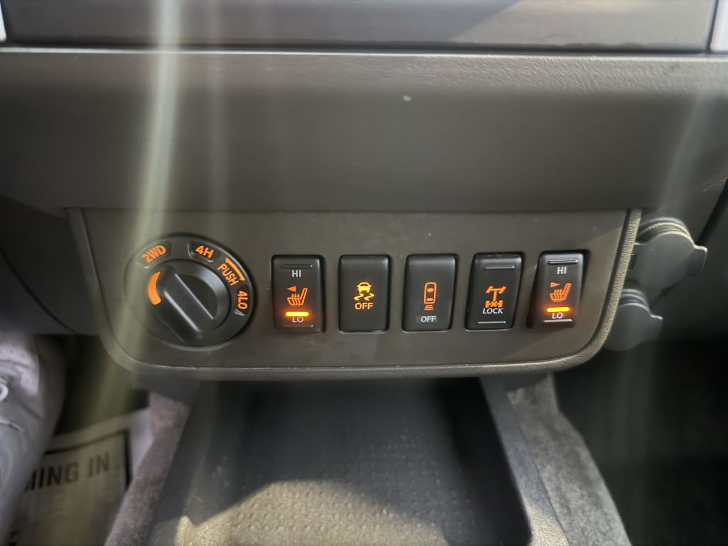 2016 Nissan Frontier Image 16