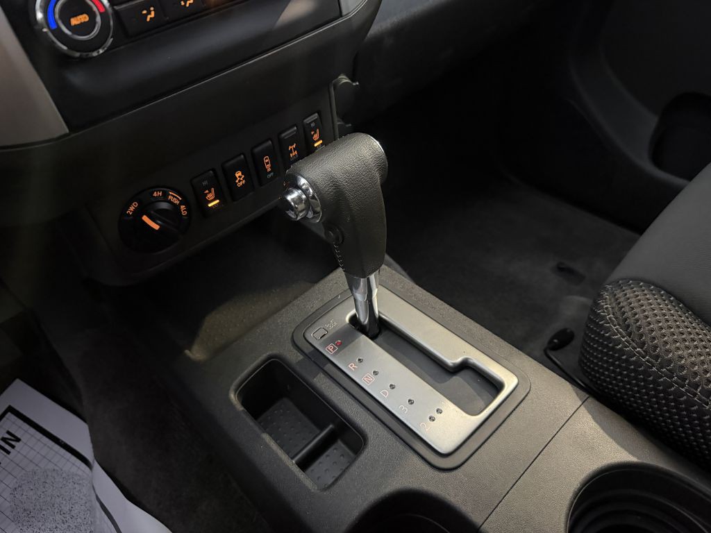 2016 Nissan Frontier Image 17