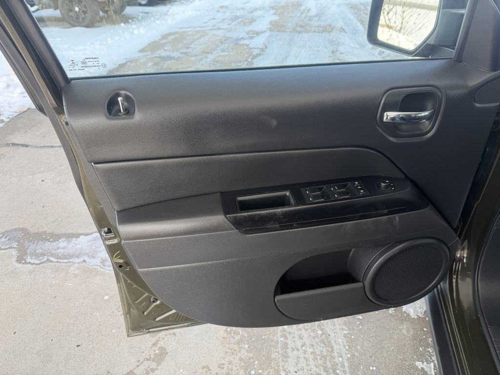 2017 Jeep Patriot Image 11