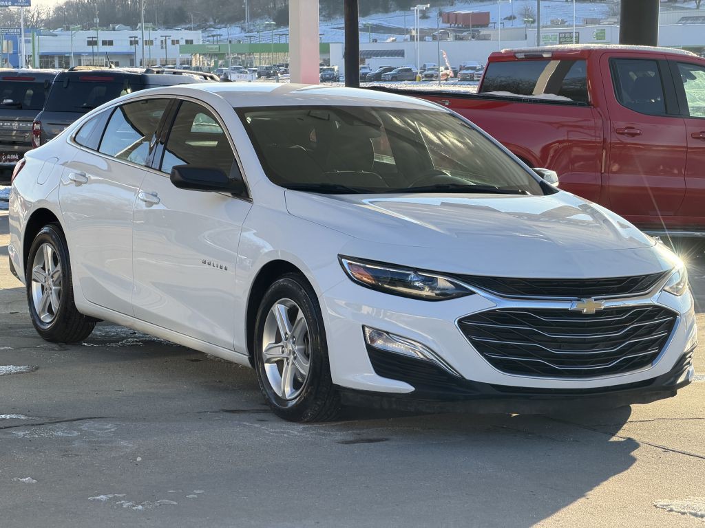 2023 Chevrolet Malibu Image 2