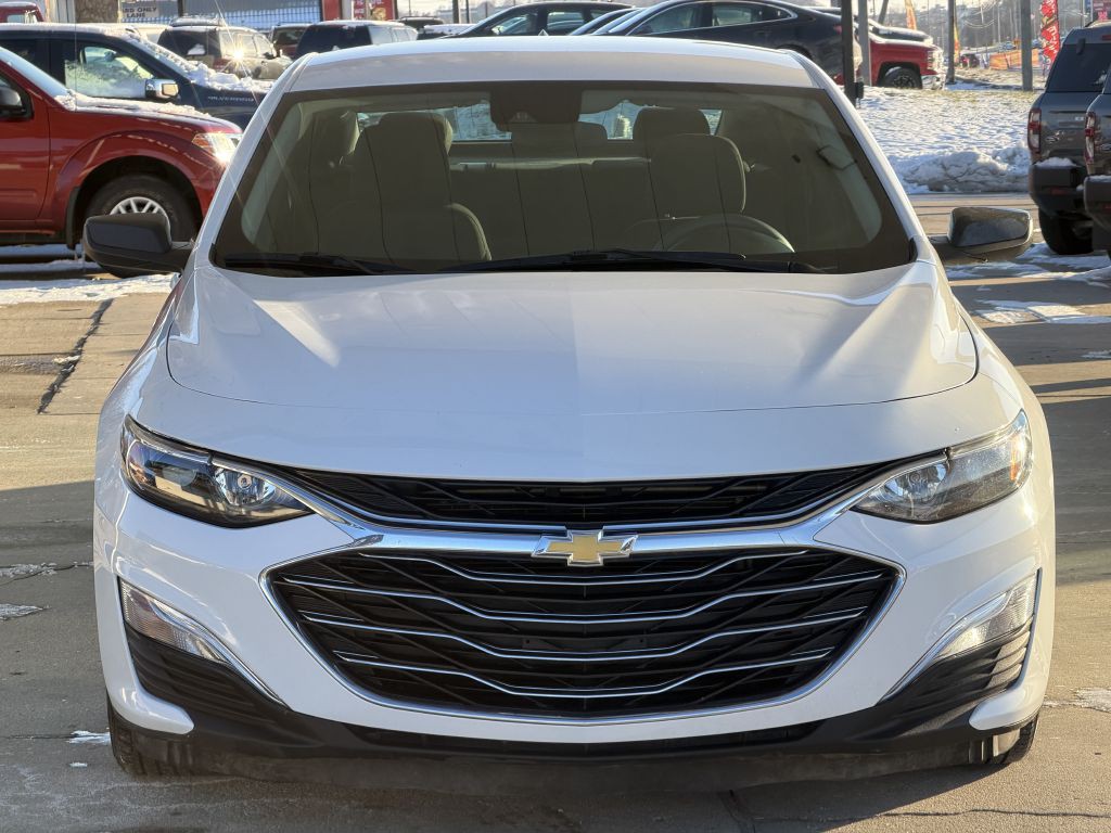 2023 Chevrolet Malibu Image 3