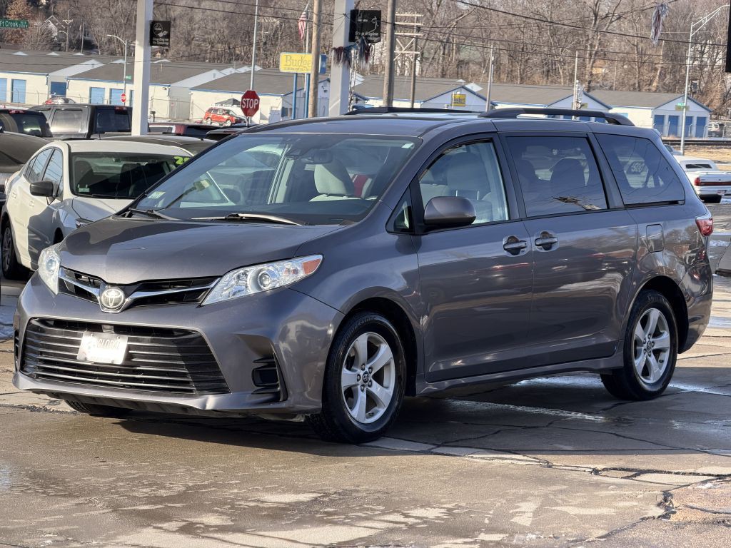 2018 Toyota Sienna Image 3