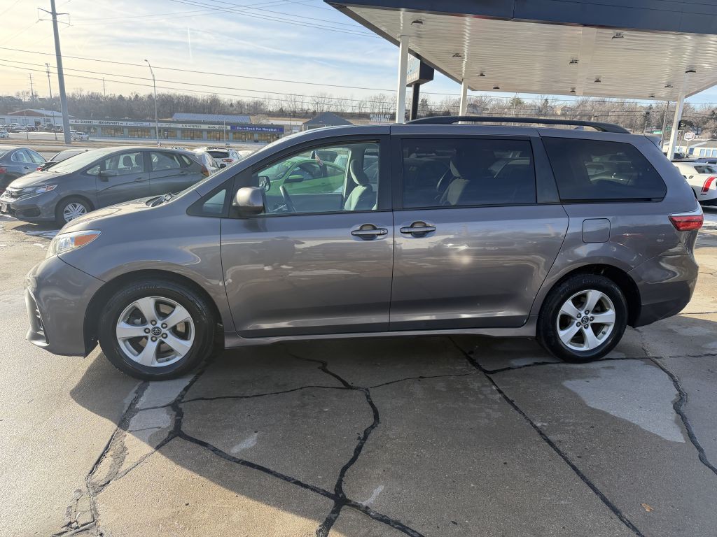 2018 Toyota Sienna Image 4