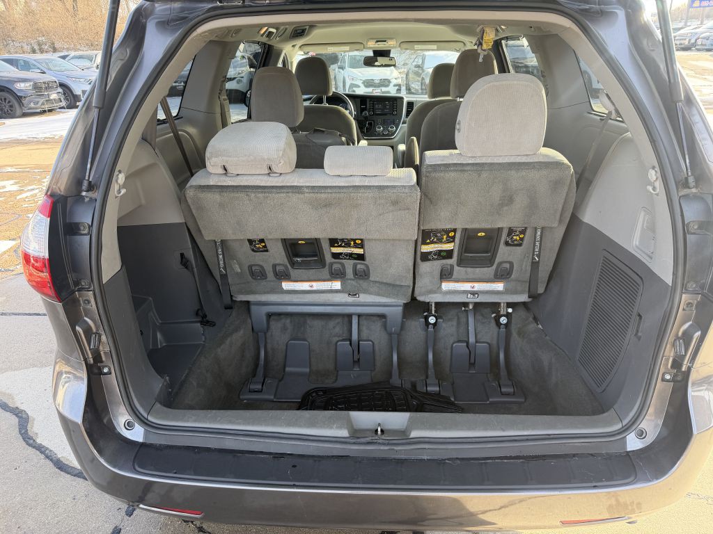 2018 Toyota Sienna Image 8