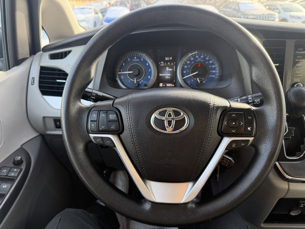 2018 Toyota Sienna Image 13