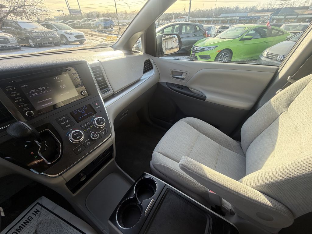 2018 Toyota Sienna Image 19