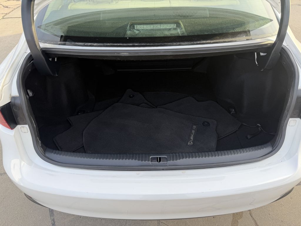 2016 Lexus IS Image 8