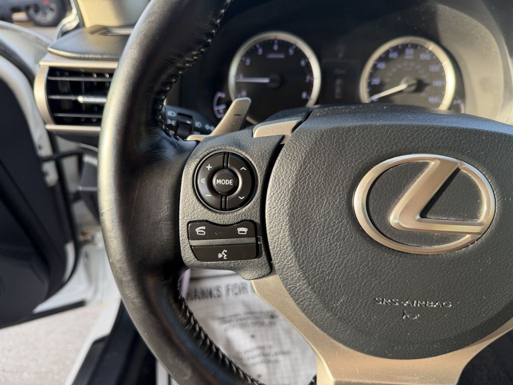 2016 Lexus IS Image 13