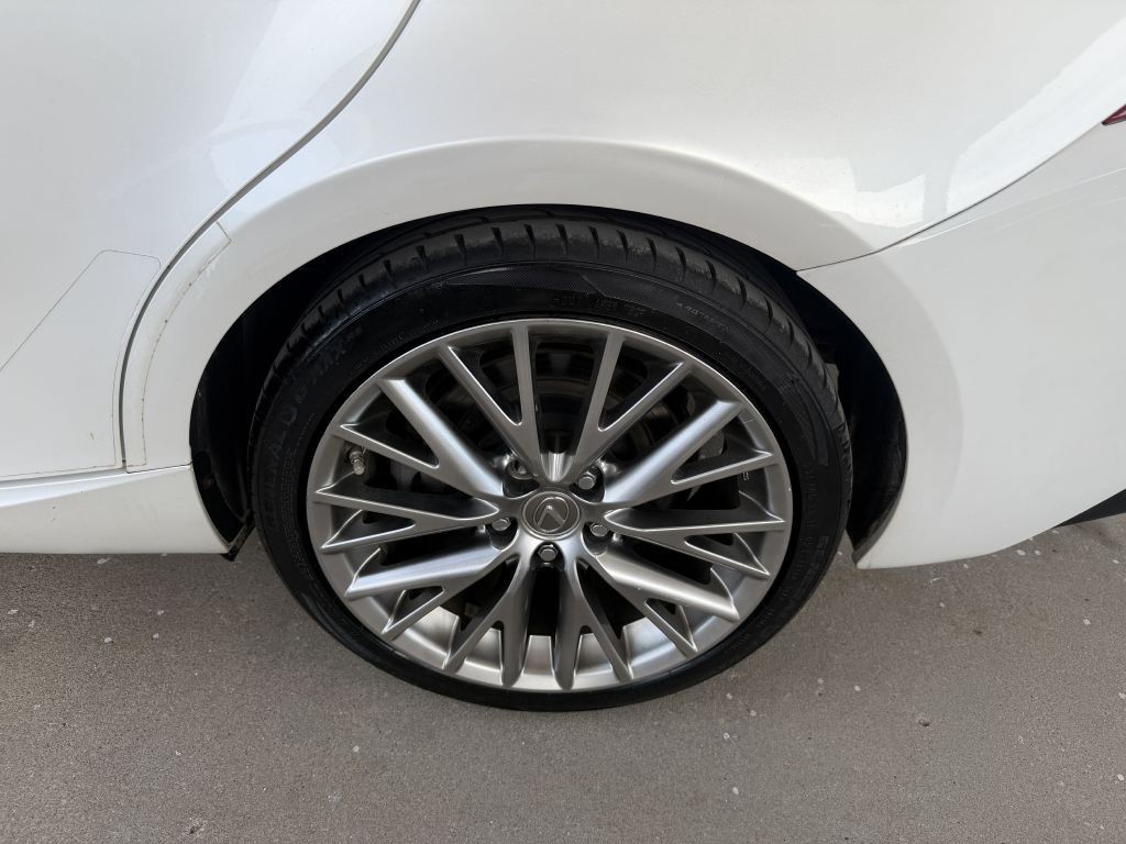 2016 Lexus IS Image 22