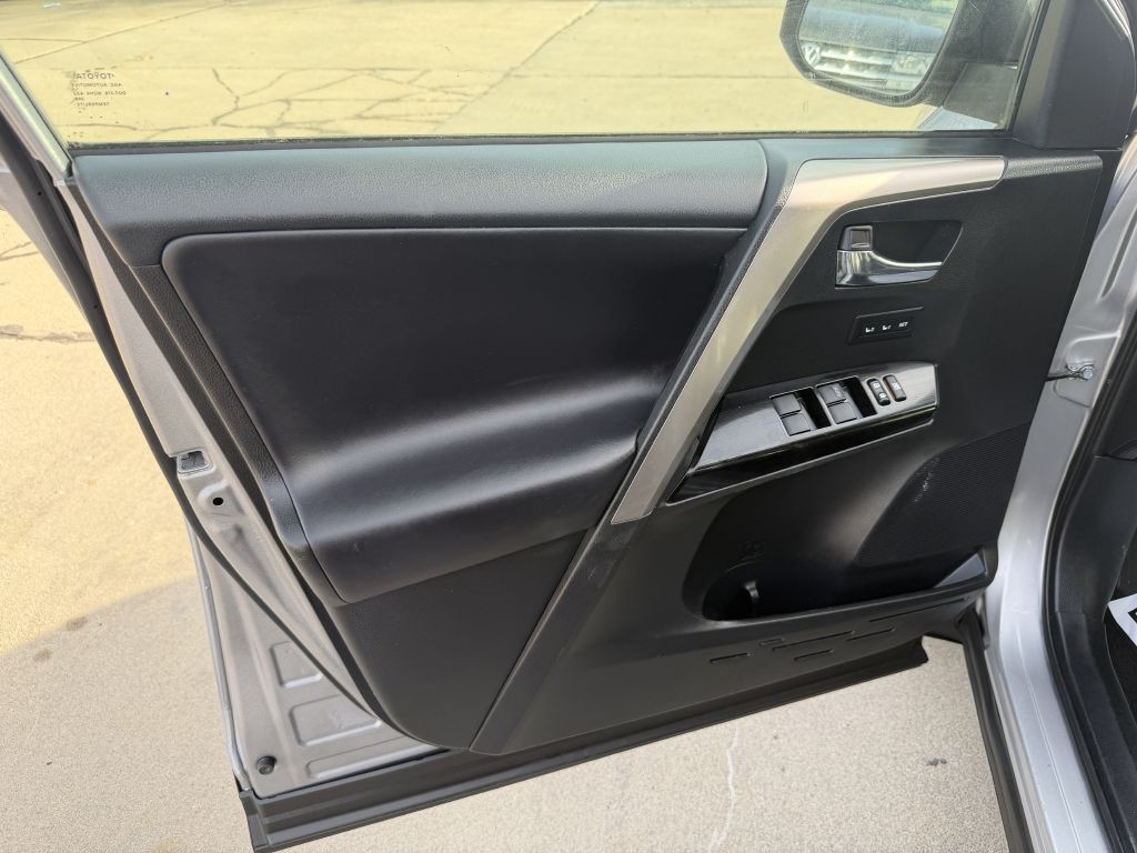 2018 Toyota Rav4 Image 9