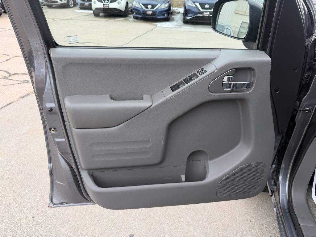 2016 Nissan Frontier Image 8